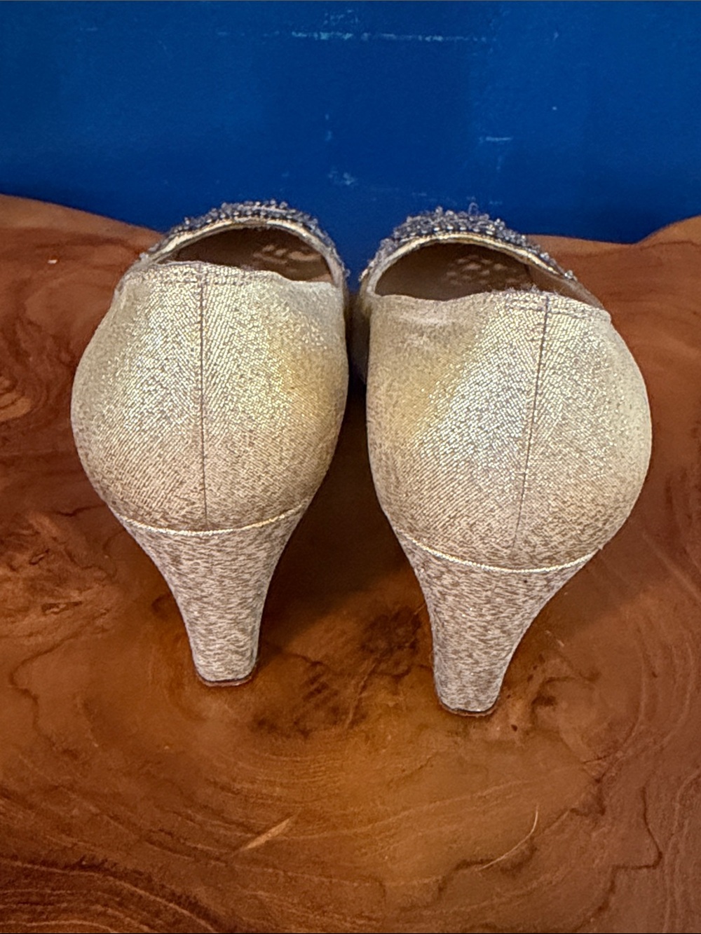 Vintage Italian Bruno Magli Gold Embellished Heart-Detail Pumps Size 36 1/2 - Picture 5 of 7